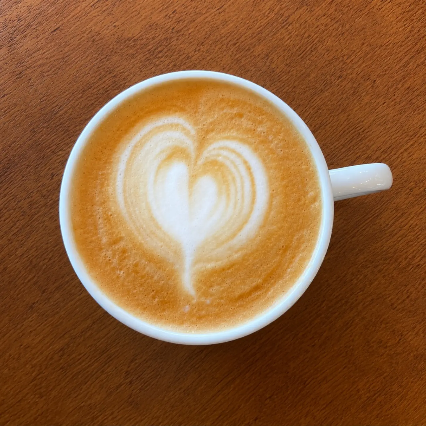 Café coado e latte art